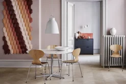 Fritz Hansen Myrstol 3101, klarlackad alm - krom