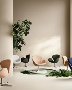 Fritz Hansen Swan 3320 fåtölj, b. alum.- Serpentine 0428, Grace kastanj