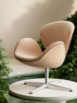 Fritz Hansen Swan 3320 fåtölj, b. alum.- Serpentine 0428, Grace kastanj