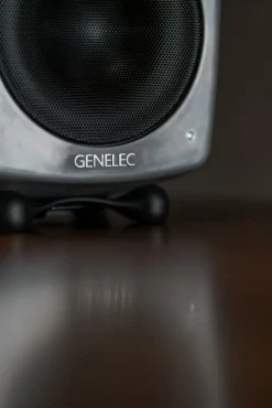Genelec G Three (B) aktiv högtalare, RAW aluminium