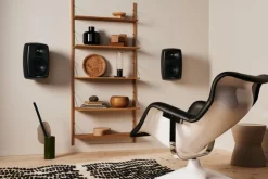 Genelec Väggfäste för G Three/G Four/G Five-högtalare, svart