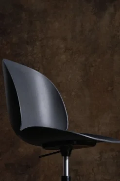 GUBI Beetle mötesstol med länkhjul, höj- och sänkbar, svart