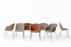 GUBI Beetle stol, halvmatt mässing - Light Boucle 03