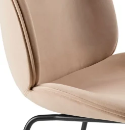 GUBI Beetle stol, helklädd, konisk mattsvart, Sunday 034