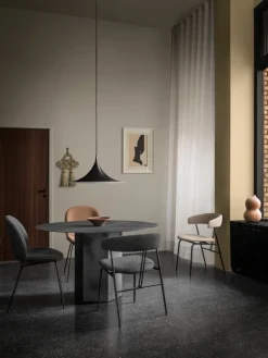 GUBI Beetle stol, helklädd, konisk mattsvart, Around Bouclé 032