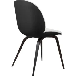 GUBI Beetle stol, rökt ek - svart - Light Boucle 001