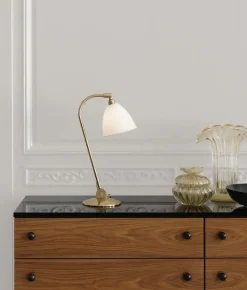 GUBI Bestlite BL2 bordslampa, svart mässing - benporslin