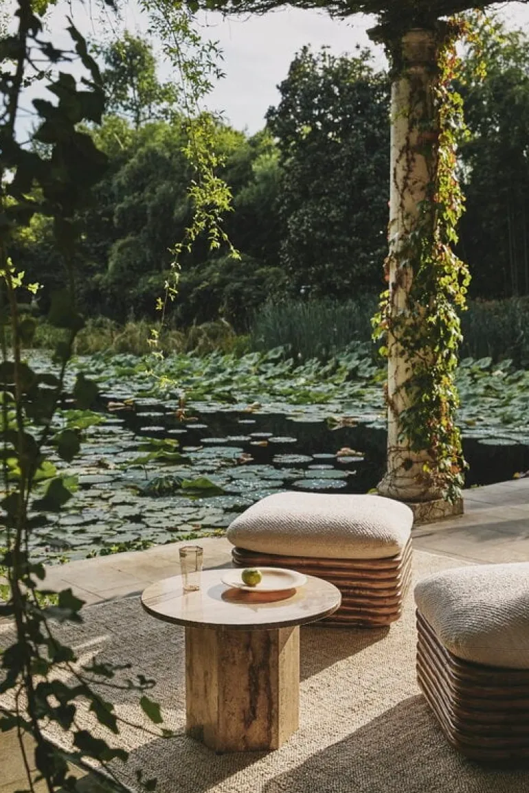 GUBI Bohemian 72 fotpall, rotting - Diagonal Boucle 007