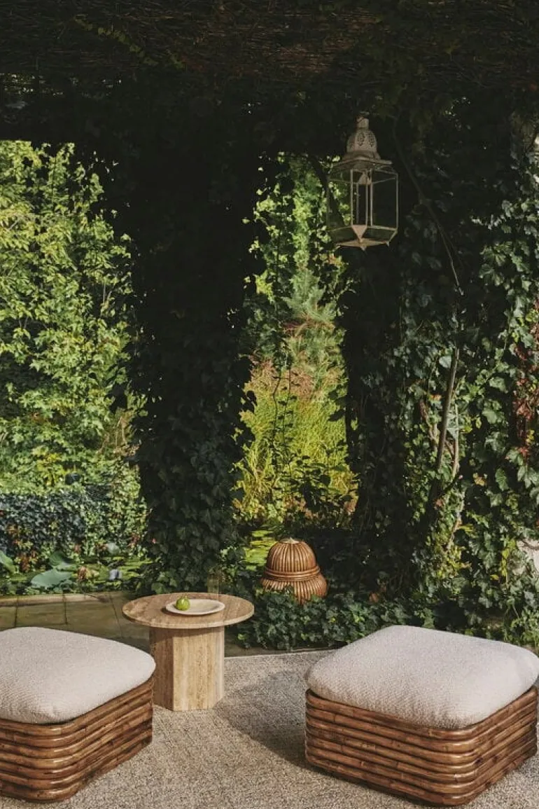 GUBI Bohemian 72 fotpall, rotting - Diagonal Boucle 007