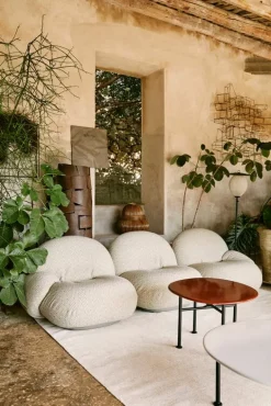 GUBI Carmel soffbord, 60 x 60 cm, svart - klippröd