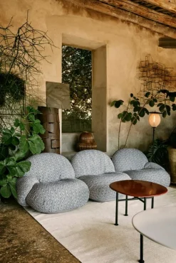 GUBI Carmel soffbord, 60 x 60 cm, svart - klippröd