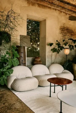 GUBI Carmel soffbord, 60 x 60 cm, svart - klippröd