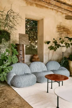 GUBI Carmel soffbord, 60 x 60 cm, svart - klippröd