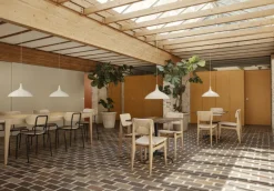 GUBI C-Chair Outdoor, naturlig - teak