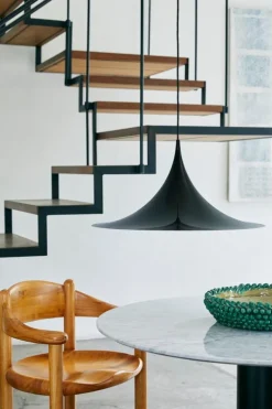 GUBI Daumiller fåtölj, gyllene furu