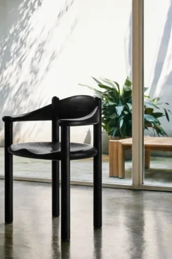 GUBI Daumiller fåtölj, svartbetsad furu