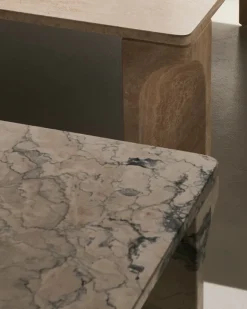 GUBI Doric soffbord, 80 x 80 cm, elektriskt grå kalksten