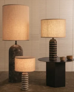 GUBI Gravity Upcycled-Marble Edition bordslampa, stor, grå/svart - canvas