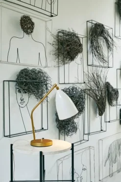 GUBI Gräshoppa bordslampa, alabaster vit, glansig