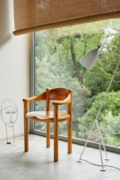 GUBI Gräshoppa golvlampa, alabaster vit, glansig