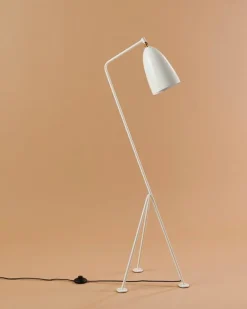 GUBI Gräshoppa golvlampa, alabaster vit, glansig