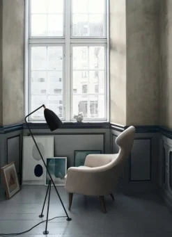 GUBI Gräshoppa golvlampa, svart semimatt