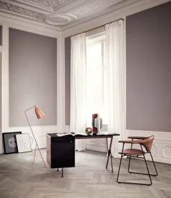 GUBI Gräshoppa golvlampa, vintage red