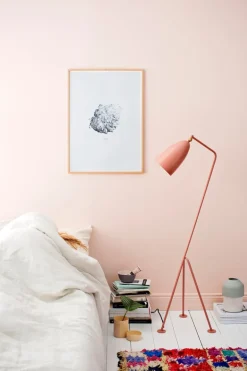 GUBI Gräshoppa golvlampa, vintage red