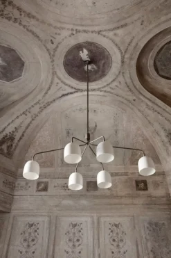 GUBI Howard ljuskrona, 6 armar, benporslin