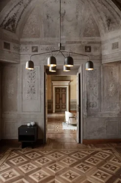 GUBI Howard ljuskrona, 6 armar, mässing i gunmetal