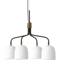 GUBI Howard ljuskrona, 4 armar, kort, benporslin