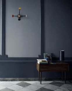 GUBI Matégot klädhängare, mässing - röd