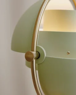 GUBI Multi-Lite bordslampa, mässing - desert sage