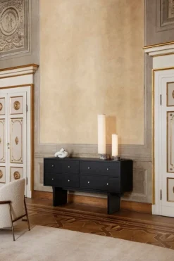 GUBI Private sideboard, svart / brunbetsad ek