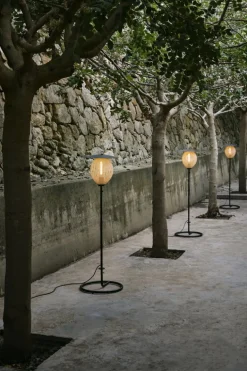 GUBI Satellite Outdoor golvlampa, svart - gräddvit