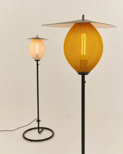 GUBI Satellite Outdoor golvlampa, svart - mustard gold