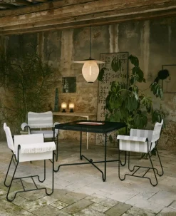 GUBI Satellite Outdoor pendellampa, 27 cm, svart - gräddvit