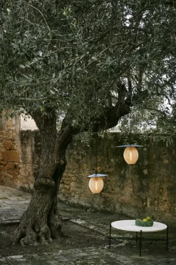 GUBI Satellite Outdoor pendellampa, 27 cm, svart - gräddvit