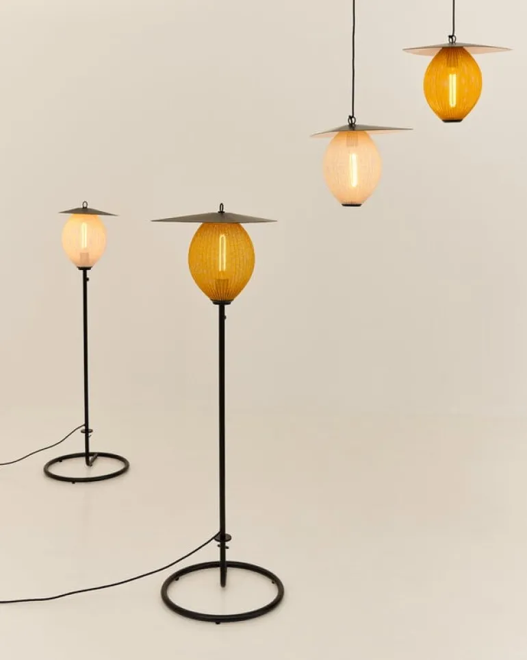 GUBI Satellite Outdoor pendellampa, 27 cm, svart - mustard gold