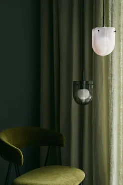 GUBI Seine pendellampa, antik mässing - korall