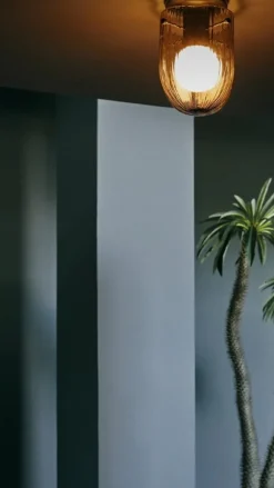 GUBI Seine taklampa, antik mässing - smoke