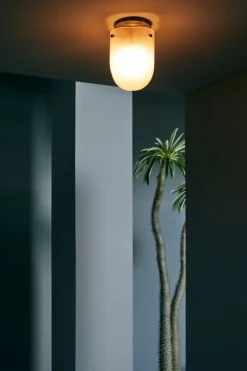 GUBI Seine taklampa, antik mässing - korall