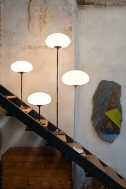 GUBI Stemlite golvlampa, 110 cm, dimbar, svart röd