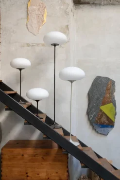 GUBI Stemlite golvlampa, 110 cm, dimbar, svart röd