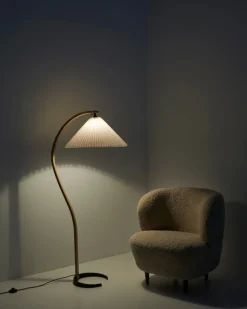 GUBI Timberline golvlampa, ek - björk - vit canvas