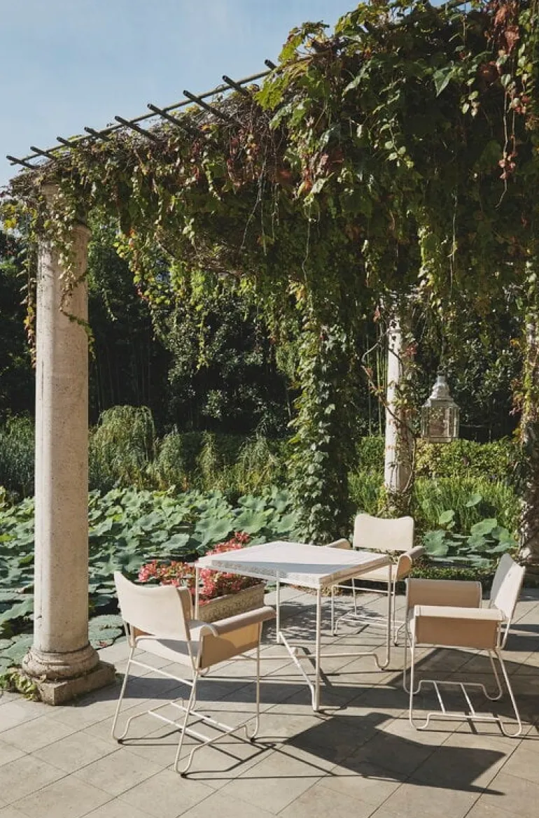 GUBI Tropique matbord, vit