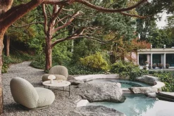 GUBI TS utomhus soffbord, 80 cm, svart - vit travertin