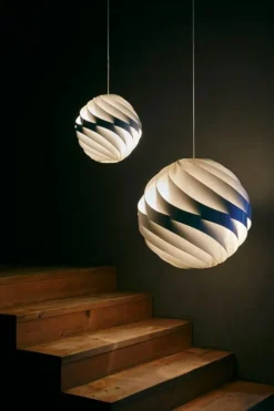 GUBI Turbo taklampa, 62 cm, alabaster vit, glansig