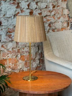 GUBI Tynell 9205 bordslampa, mässing - bambu