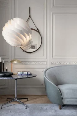 GUBI Tynell 5321 bordslampa, mässing - rotting